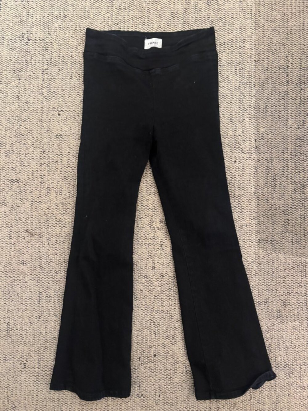 FRAME - Jetset Crop Mini Boot Jeans in wash Sheen Noir